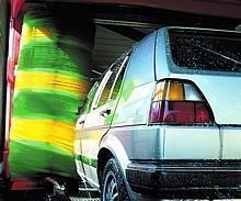 Nach dem Winter sollte dem Fahrzeug eine Wäsche gegönnt werden. Foto: Auto-Reporter/GTÜ